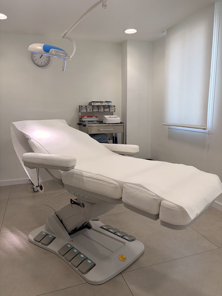 Clínica de Marbella: sala cirugia menor ventana